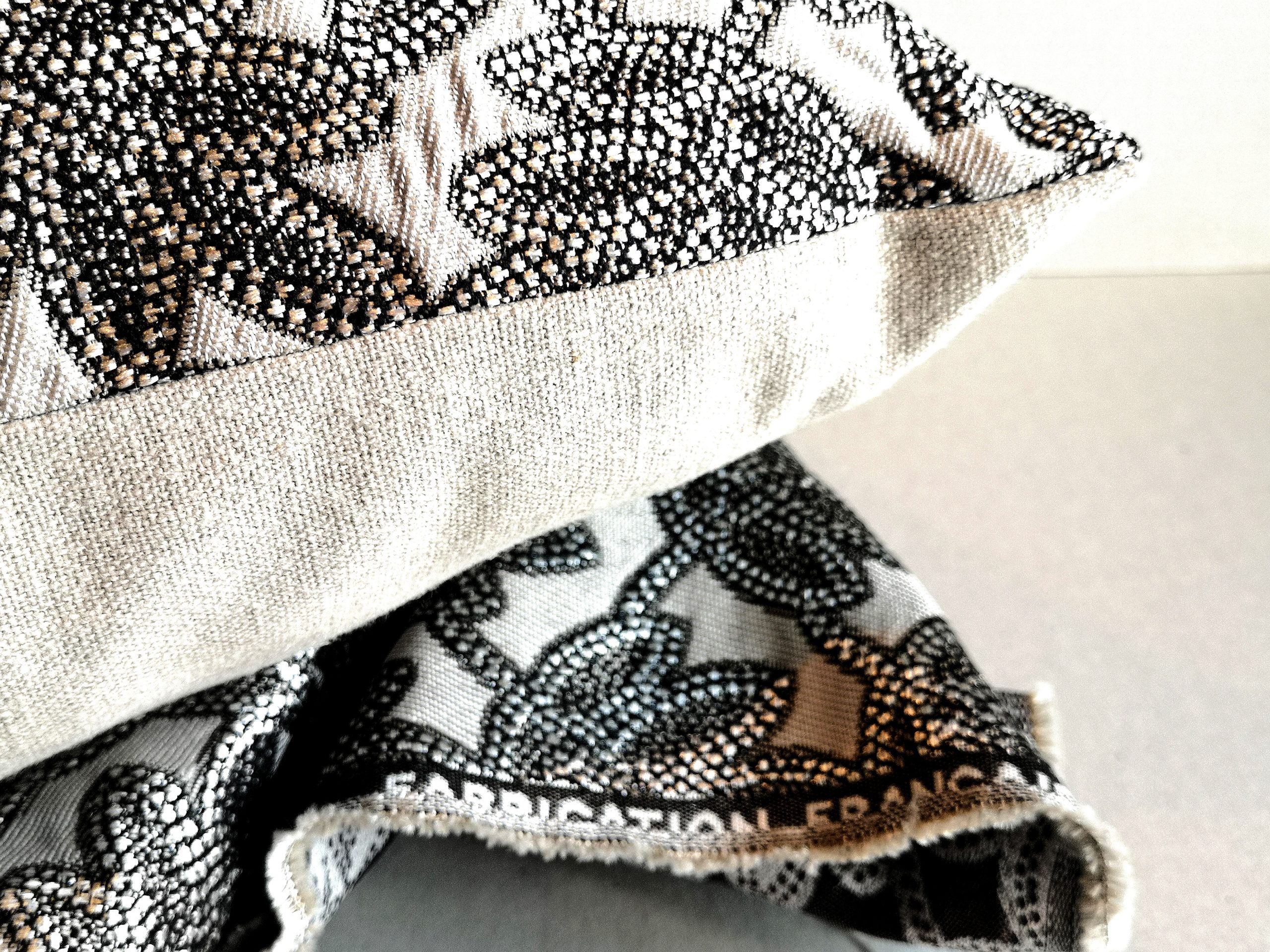Exemple d'accessoire déco que vous pouvez réaliser à l'atelier : Le coussin fermeture éclair invisible